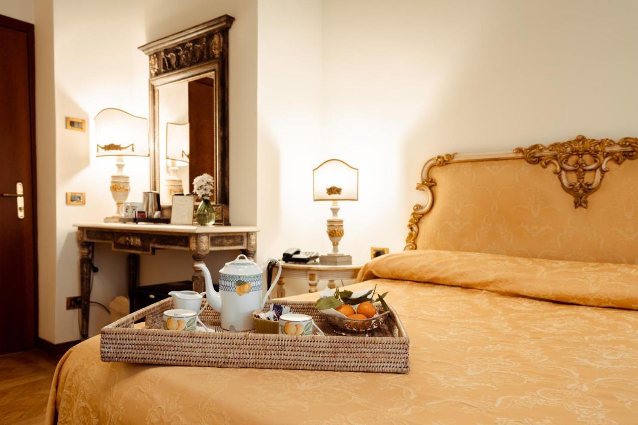Hotel Palazzo Alexander Λούκα Εξωτερικό φωτογραφία