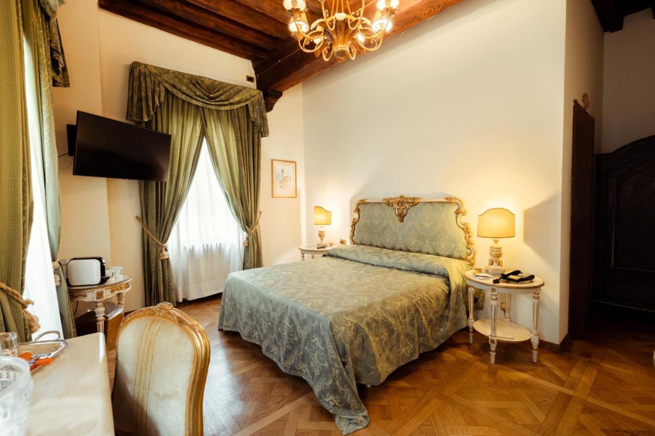 Hotel Palazzo Alexander Λούκα Εξωτερικό φωτογραφία