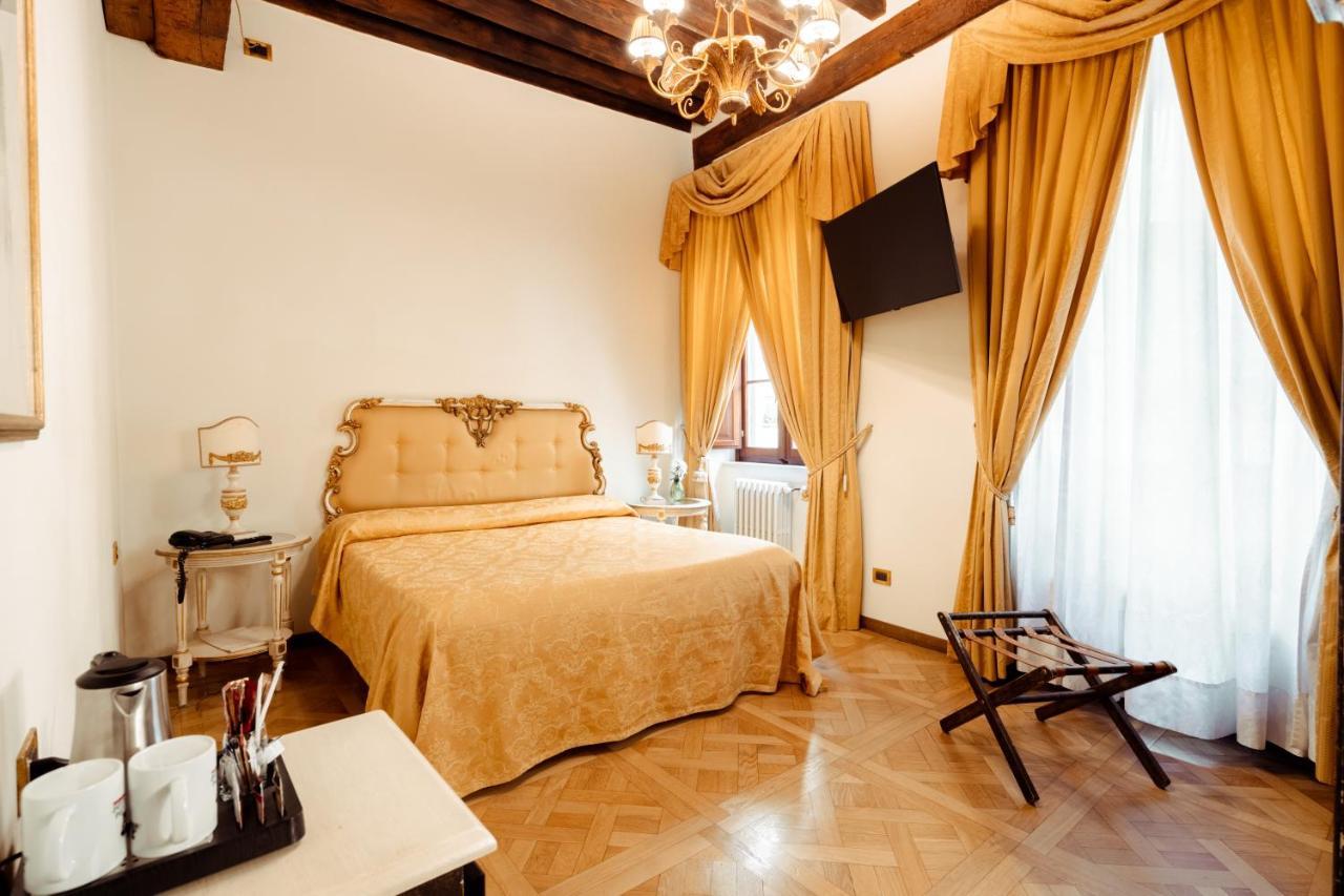 Hotel Palazzo Alexander Λούκα Εξωτερικό φωτογραφία