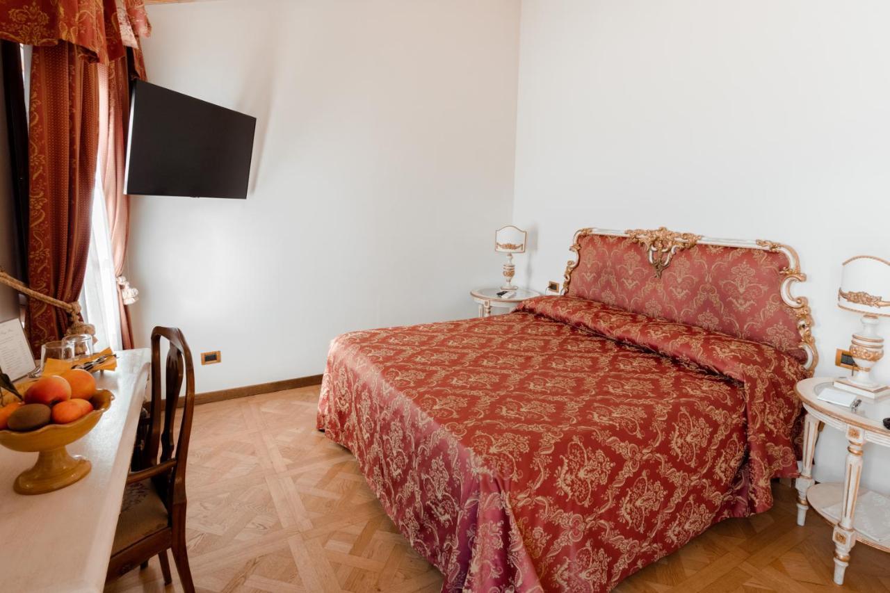 Hotel Palazzo Alexander Λούκα Εξωτερικό φωτογραφία